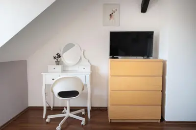TV/Unterhaltungsangebot in der Unterkunft 12: Privatzimmer für Reisende durch Koblenz