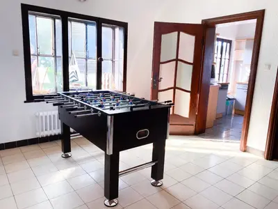 Eine Spielezimmer in der Unterkunft Greenhouse Living 