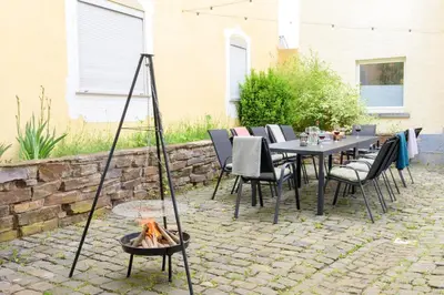 Ein Patio oder anderer Außenbereich in der Unterkunft Hofgut Eveshausen Familienquartier Klassik 10-14 Gäste