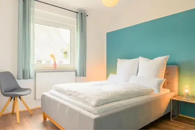 Ein Bett oder Betten in einem Zimmer der Unterkunft Hofgut Eveshausen Familienquartier Klassik 10-14 Gäste