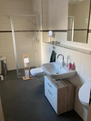 Ein Badezimmer in der Unterkunft Wohnung in Schalkenbach-Vinxt