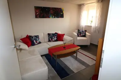 Ein Sitzbereich in der Unterkunft Ferienwohnung Am Pfaffenderbach