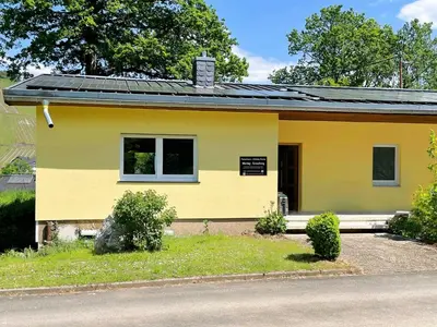 Das Gebäude in dem sich das Ferienhaus befindet