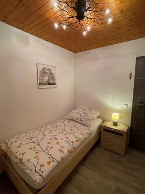 Ein Bett oder Betten in einem Zimmer der Unterkunft Ferienwohnung Eifel (Blick Aremberg)