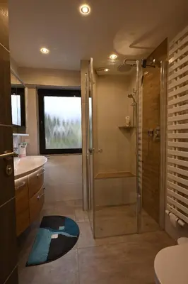 Ein Badezimmer in der Unterkunft Ferienwohnung Eifel (Blick Aremberg)