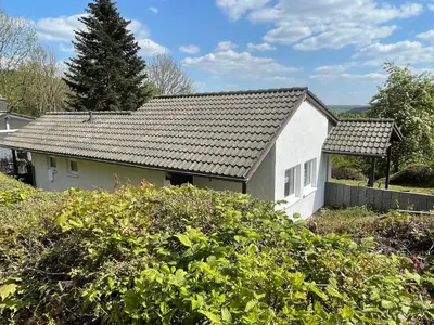 Das Gebäude in dem sich das Ferienhaus befindet