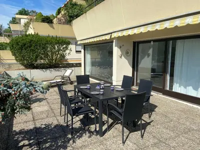 Ein Balkon oder eine Terrasse in der Unterkunft Apartment Terrassenwohnung am Kurpark by Interhome