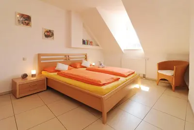 Ein Bett oder Betten in einem Zimmer der Unterkunft Weingut u. Gästehaus Becker