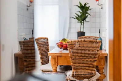 Ein Sitzbereich in der Unterkunft BG Living & Hosting - Mosel-Fachwerkhaus nahe Calmont Klettersteig - 2 Schlafzimmer, Parkplatz, WLAN & Netflix, 5 Personen