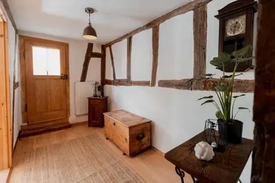 Ein Sitzbereich in der Unterkunft BG Living & Hosting - Mosel-Fachwerkhaus nahe Calmont Klettersteig - 2 Schlafzimmer, Parkplatz, WLAN & Netflix, 5 Personen