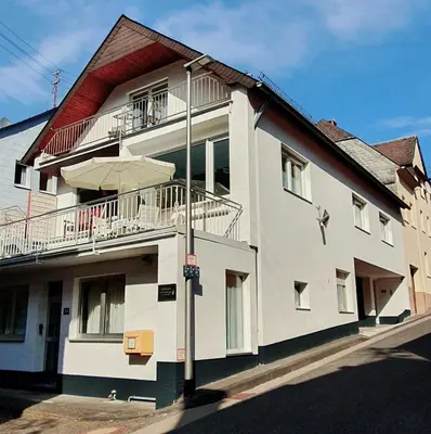 Das Gebäude in dem sich die Ferienwohnung befindet