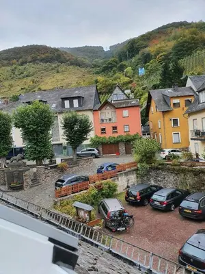 Ein allgemeiner Bergblick oder ein Berglick von der Ferienwohnung aus