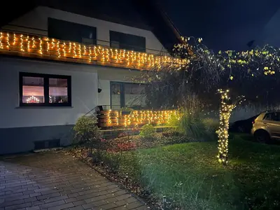 Ein Garten an der Unterkunft Ferienwohnung Christa