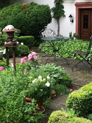 Ein Garten an der Unterkunft Altes Winzerhaus Lenz