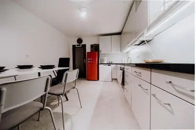 Küche/Küchenzeile in der Unterkunft Große 3 Zimmer Ferienwohnung Koblenz Wallersheim mit PKW Stellplatz
