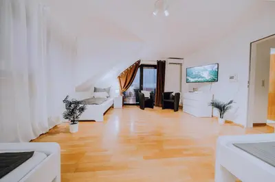 TV/Unterhaltungsangebot in der Unterkunft Große 3 Zimmer Ferienwohnung Koblenz Wallersheim mit PKW Stellplatz