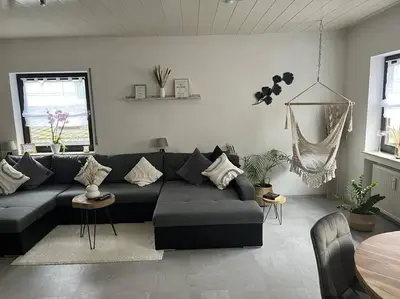 Ein Sitzbereich in der Unterkunft 2-Zimmer Wohnung 80qm bis 4Pers.
