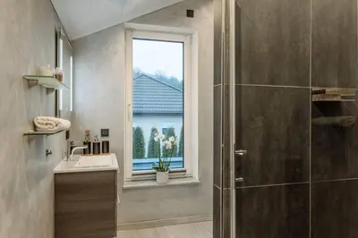Ein Badezimmer in der Unterkunft Modern Oasis HotTub, View, Gym