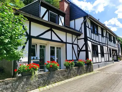 Das Gebäude in dem sich die Ferienwohnung befindet