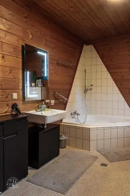 Ein Badezimmer in der Unterkunft Holzblockhaus, Eifel