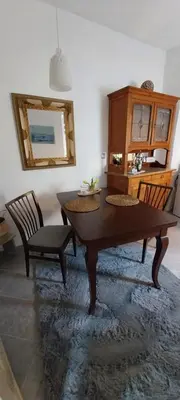 Ein Sitzbereich in der Unterkunft Ferienwohnung Anno1880