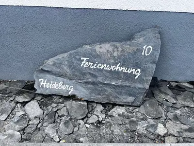 Ein Zertifikat, Auszeichnung, Logo oder anderes Dokument, das in der Unterkunft Kleine Auszeit - Ferienwohnung Heideberg - 