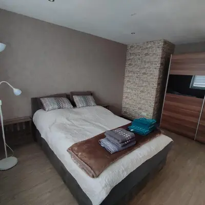 Ein Bett oder Betten in einem Zimmer der Unterkunft Kleine Auszeit - Ferienwohnung Heideberg - 