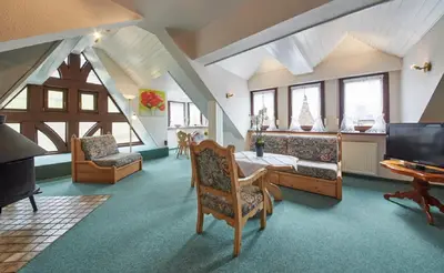 Ein Sitzbereich in der Unterkunft Gästehaus Zur Traube