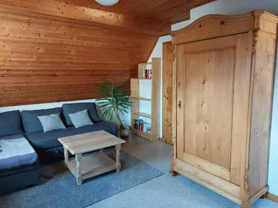 Ein Sitzbereich in der Unterkunft Dachgeschosswohnung mit Burgblick in Kues